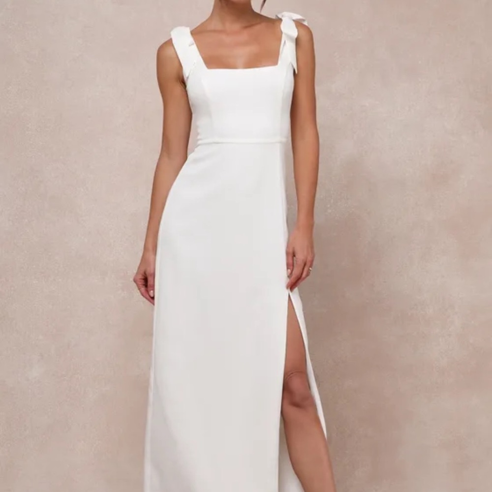 Elegant White Sleeveless Dress
